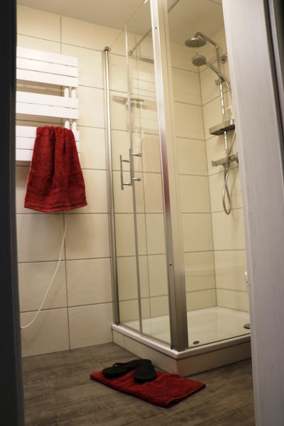 2020 renoviertes Bad in der Boddenwohnung: Dusche